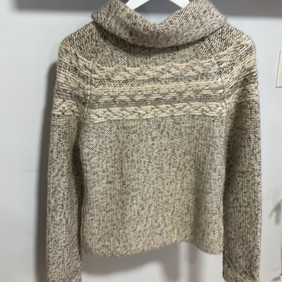 Gap wool turtleneck sweater. - Picture 4 of 5